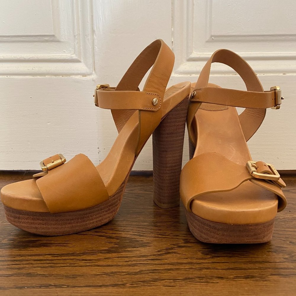 Tory Burch wooden heel. Super cute just a bit small so I’m reposhing